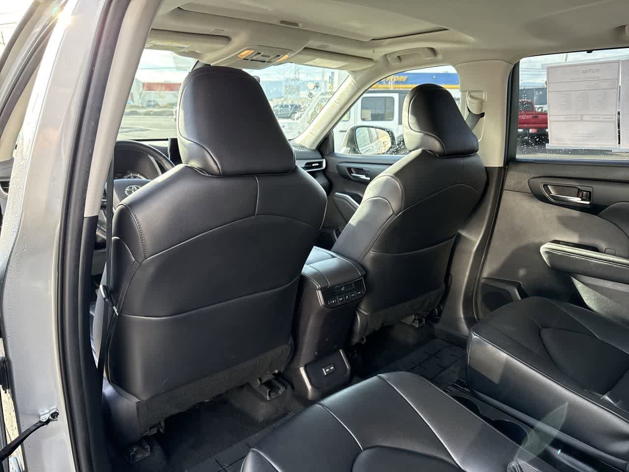 Thumbnail: 2023 Toyota Highlander - 14