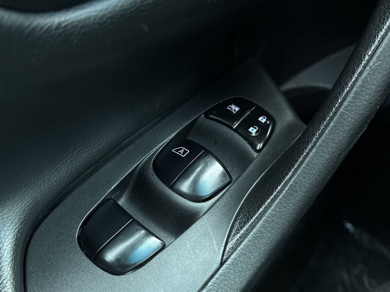 Thumbnail: 2015 Nissan Altima - 21