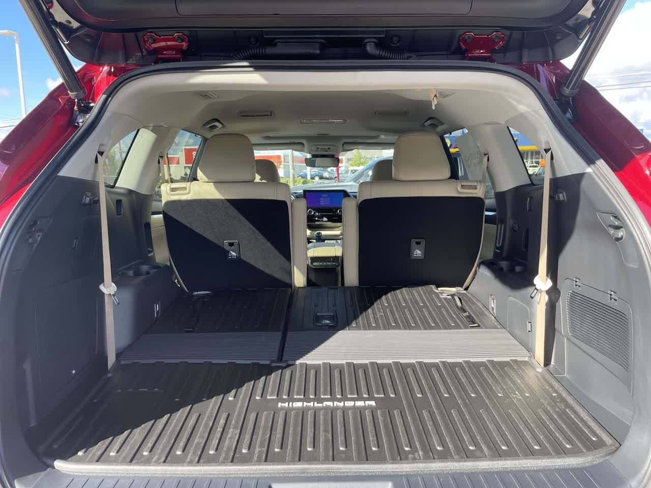 Thumbnail: 2023 Toyota Highlander - 6