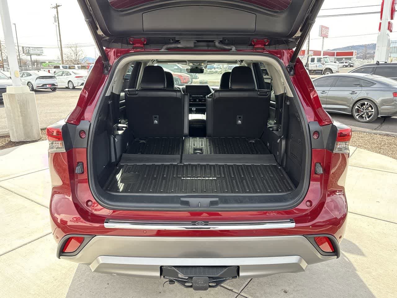 Thumbnail: 2022 Toyota Highlander - 6