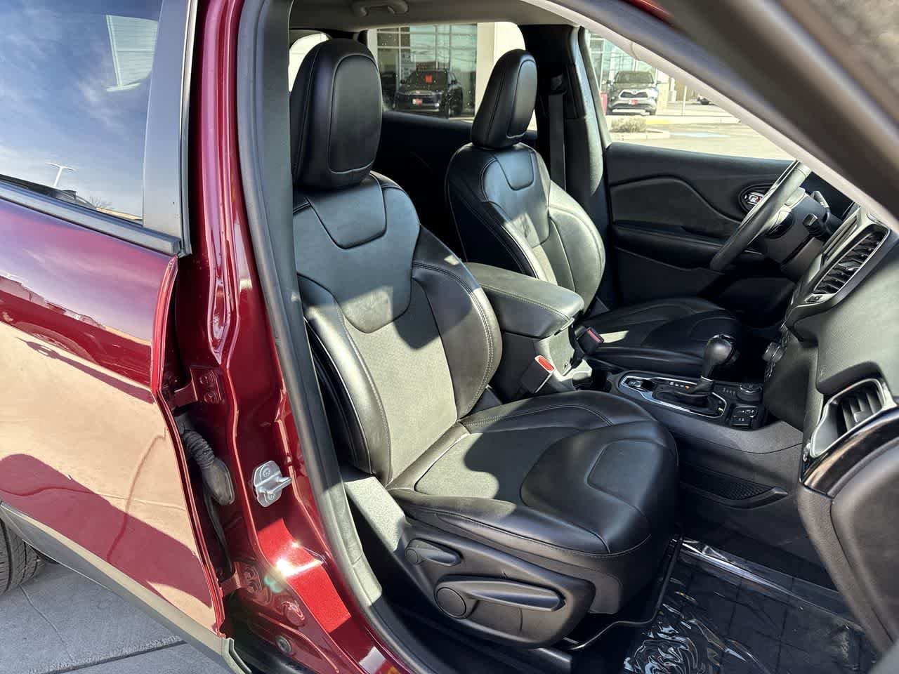 Thumbnail: 2021 Jeep Cherokee - 14