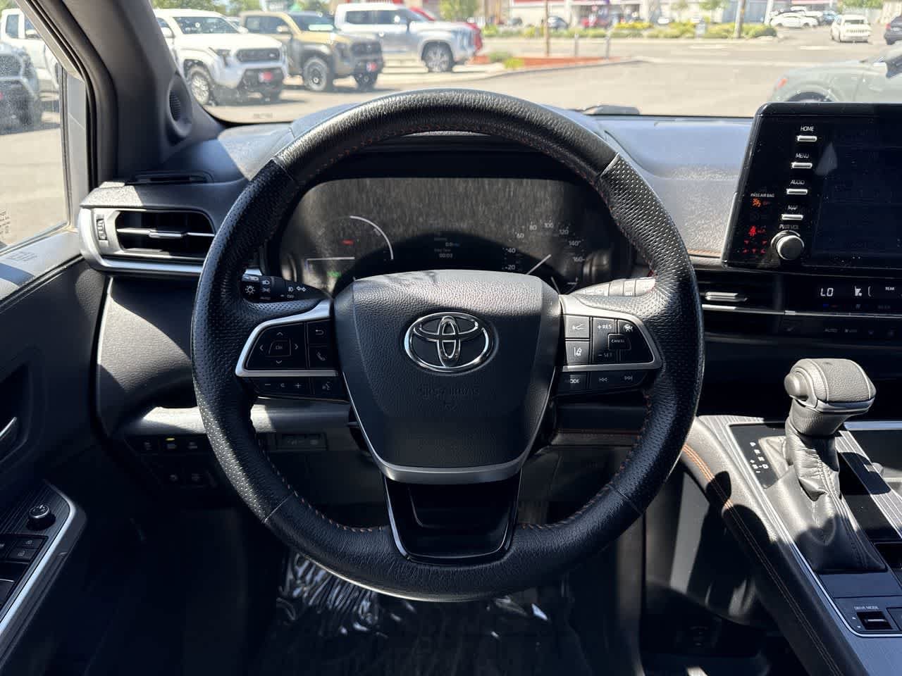 Thumbnail: 2022 Toyota Sienna - 17