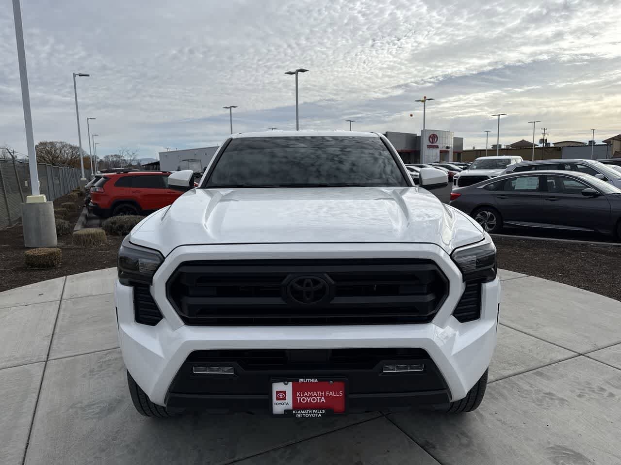 2024 Toyota Tacoma SR5 photo 3