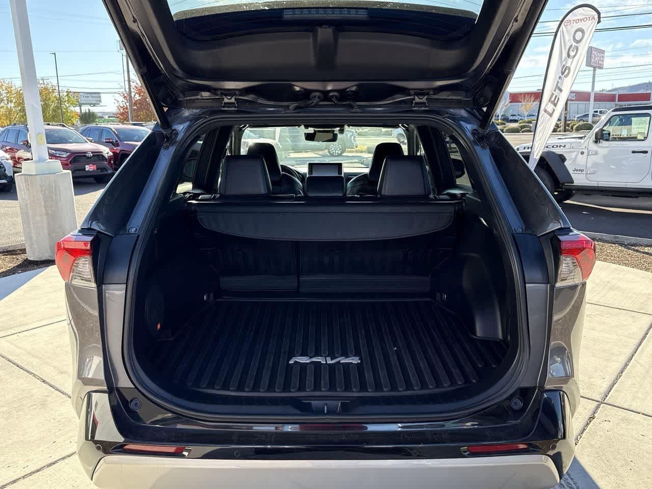 Thumbnail: 2022 Toyota RAV4 - 6