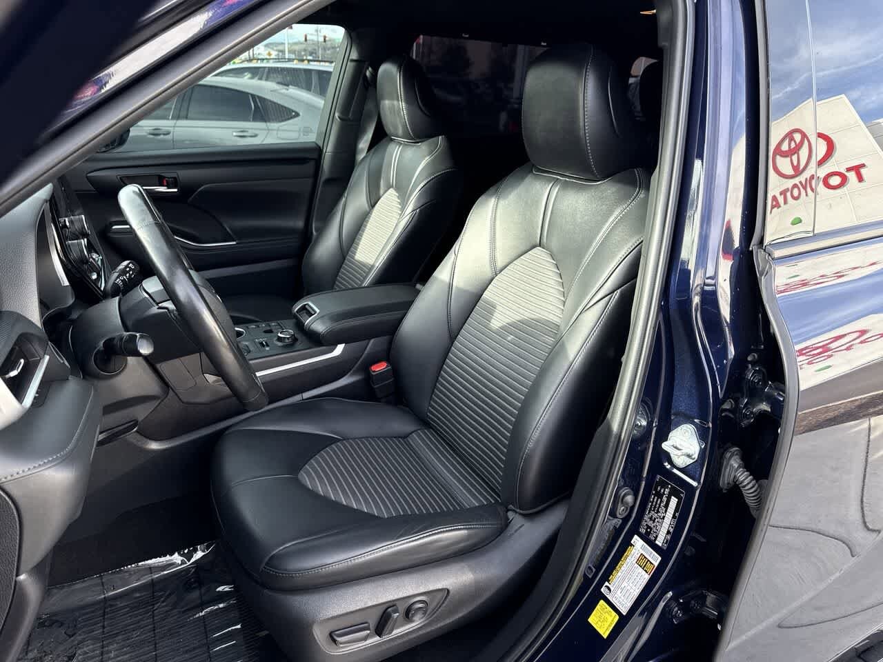 Thumbnail: 2023 Toyota Highlander - 11