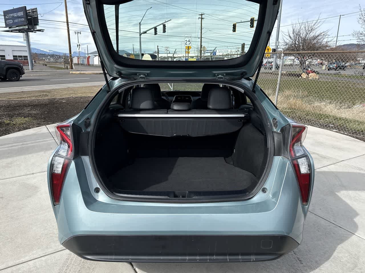 Thumbnail: 2017 Toyota Prius - 6