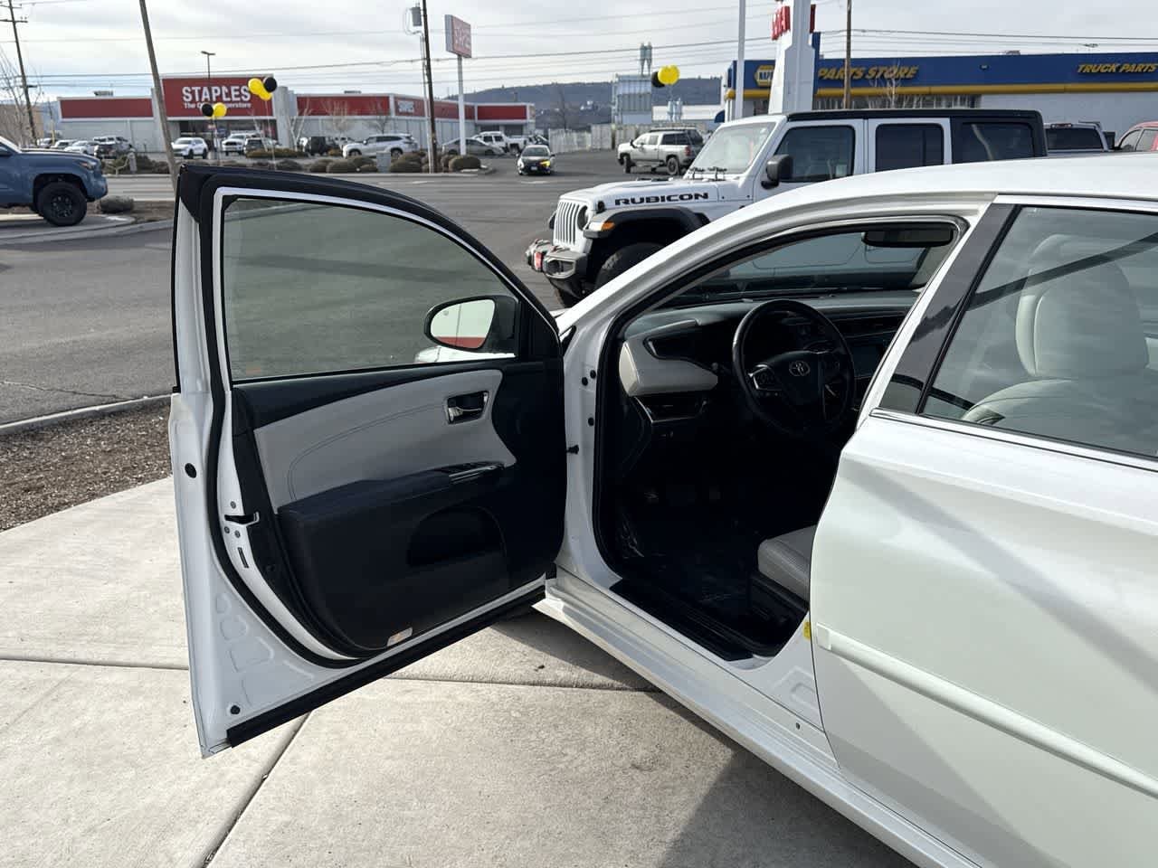 Thumbnail: 2015 Toyota Avalon - 10