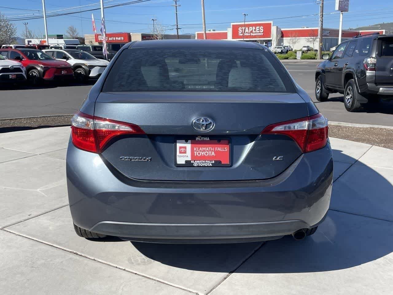 2016 Toyota Corolla LE photo 3