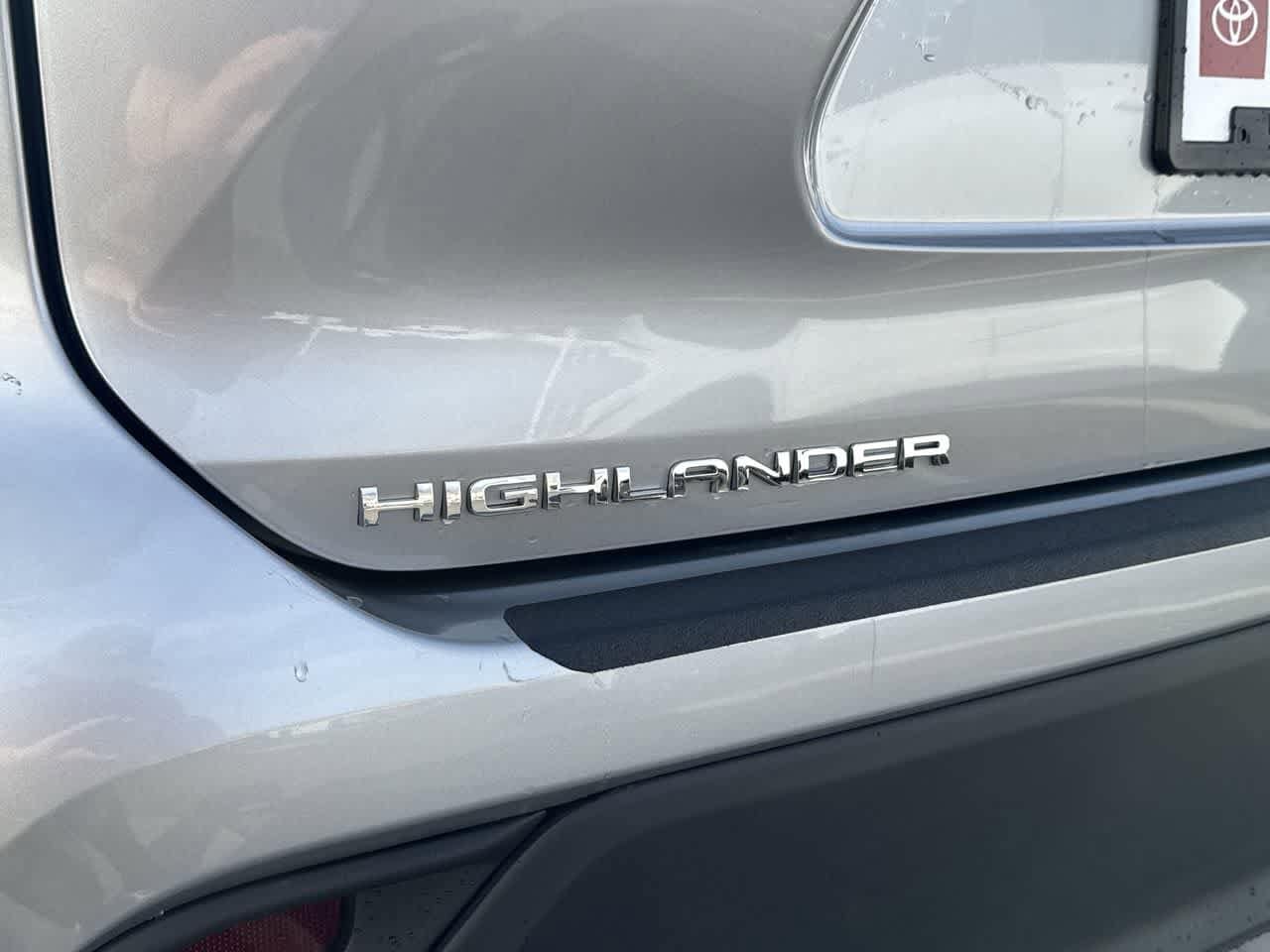 Thumbnail: 2023 Toyota Highlander - 9