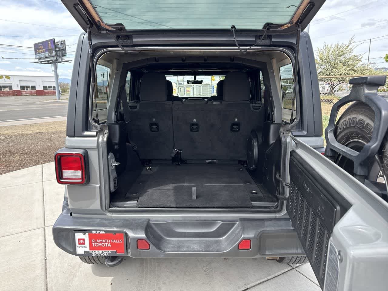 Thumbnail: 2022 Jeep Wrangler - 6