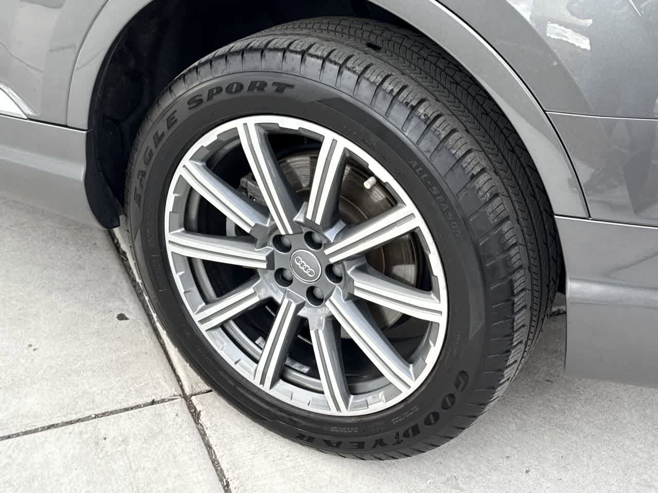 Thumbnail: 2019 Audi Q7 - 8