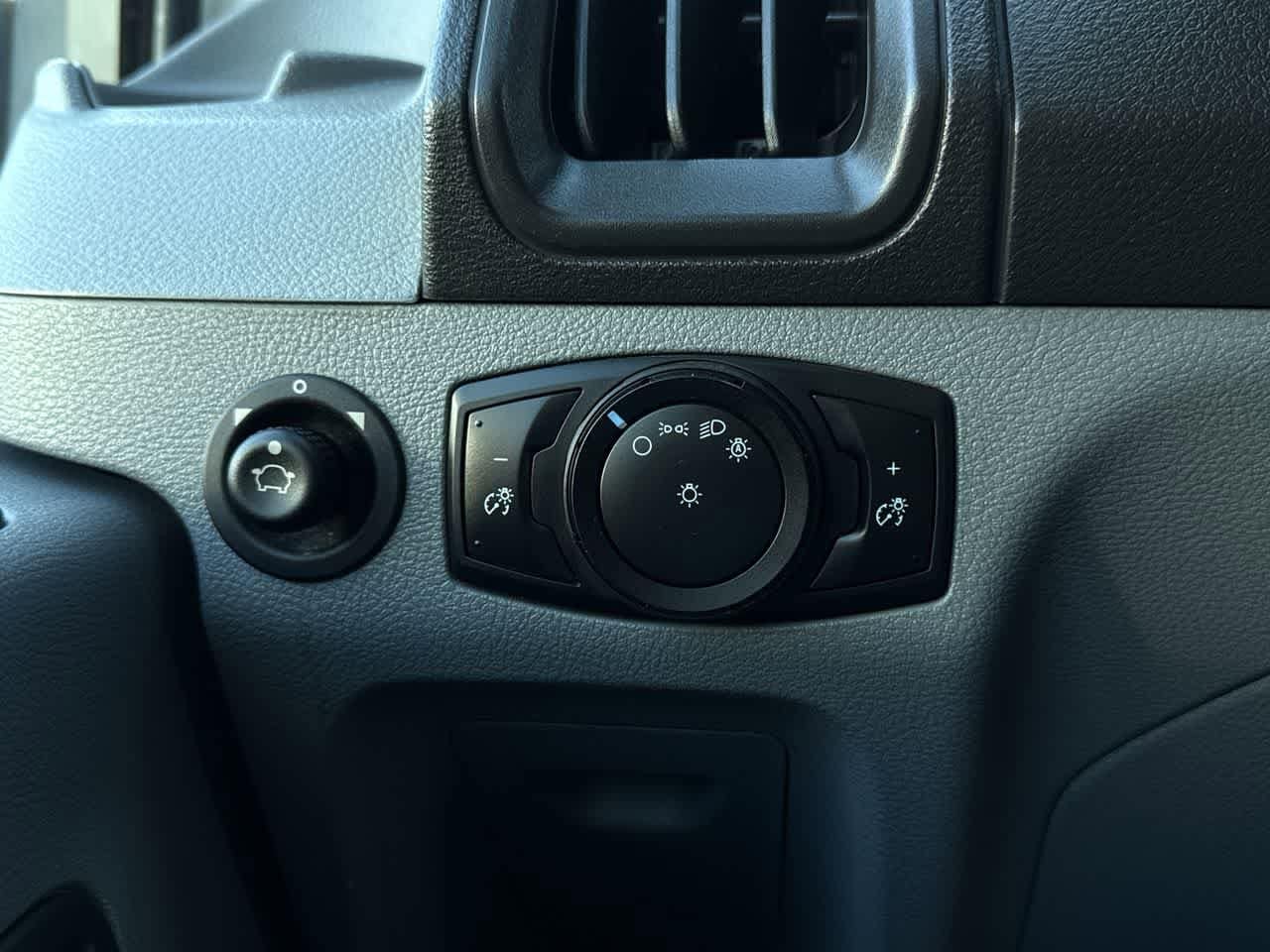 Thumbnail: 2016 Ford Transit Series - 22