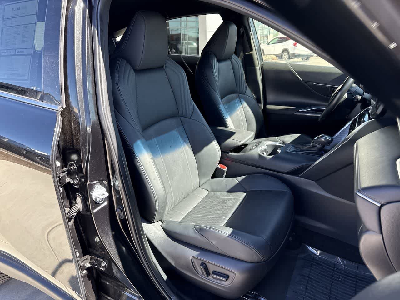 Thumbnail: 2021 Toyota Venza - 15