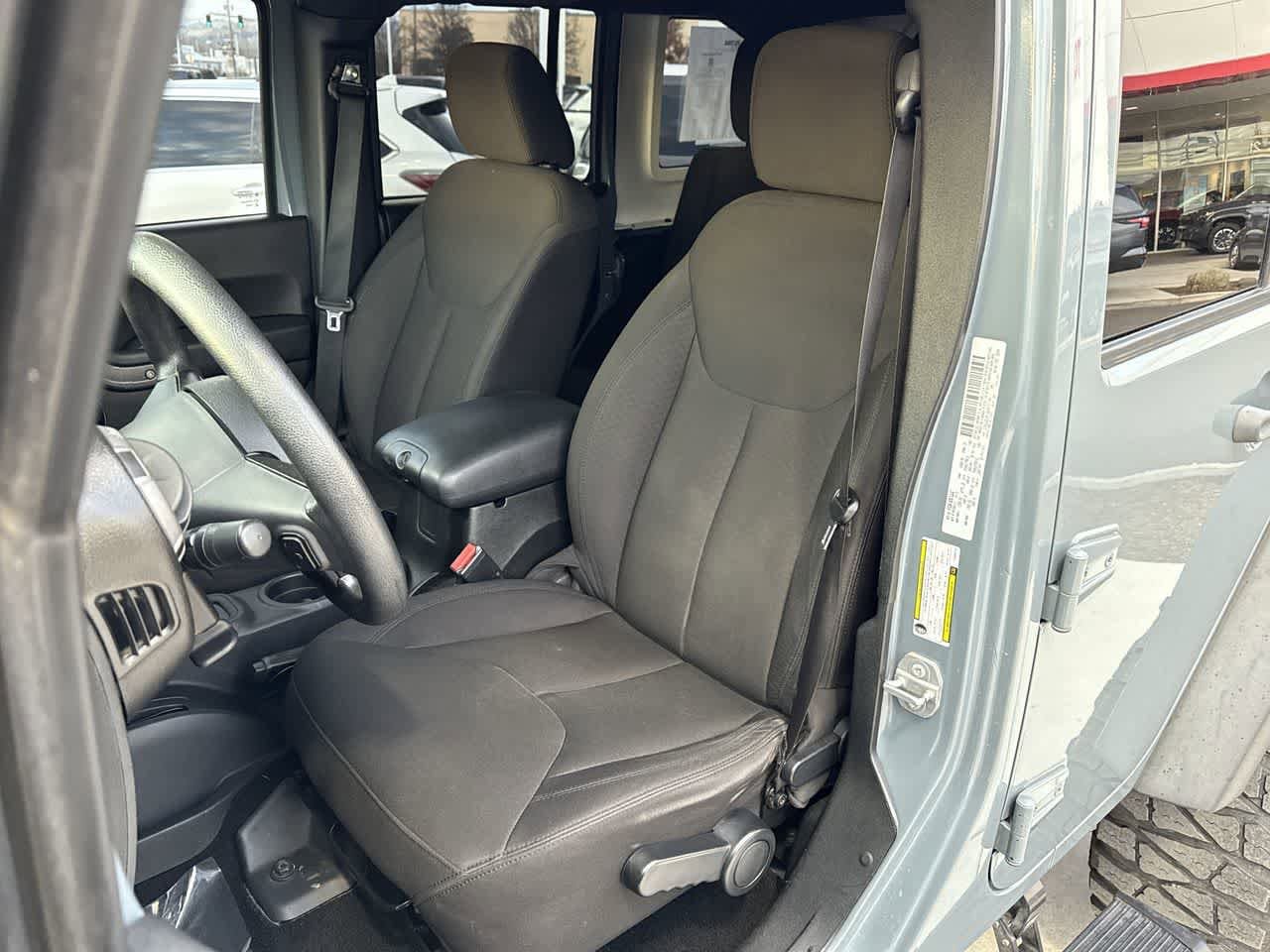 Thumbnail: 2015 Jeep Wrangler - 11