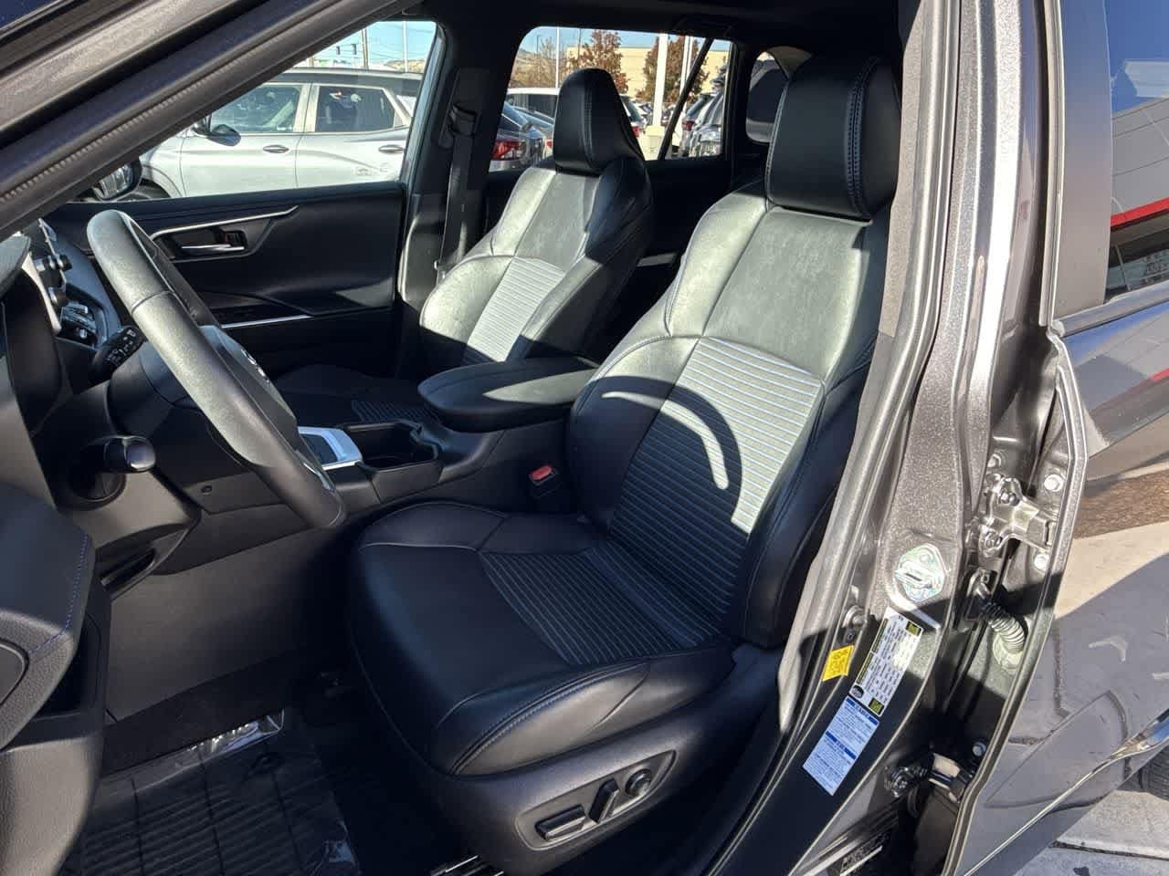 Thumbnail: 2022 Toyota RAV4 - 11