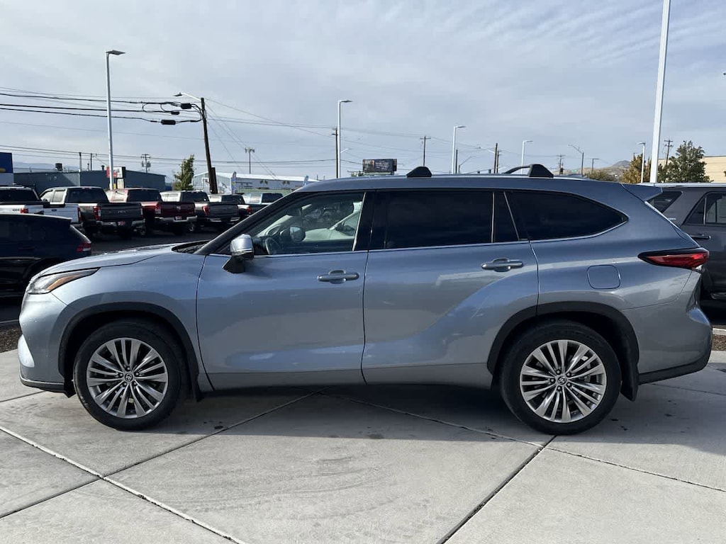 Used 2023 Toyota Highlander Platinum SUV