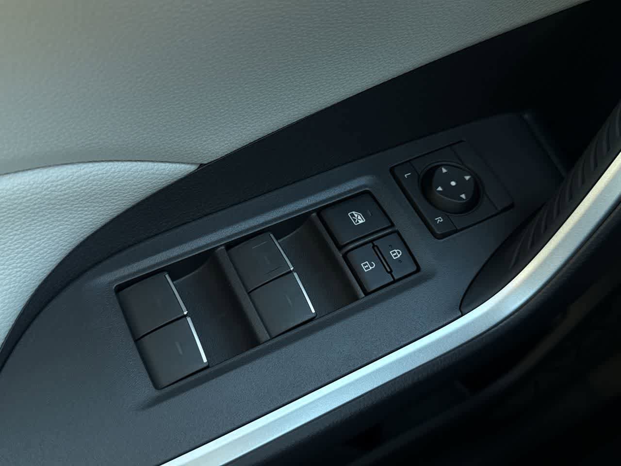 Thumbnail: 2025 Toyota RAV4 - 22