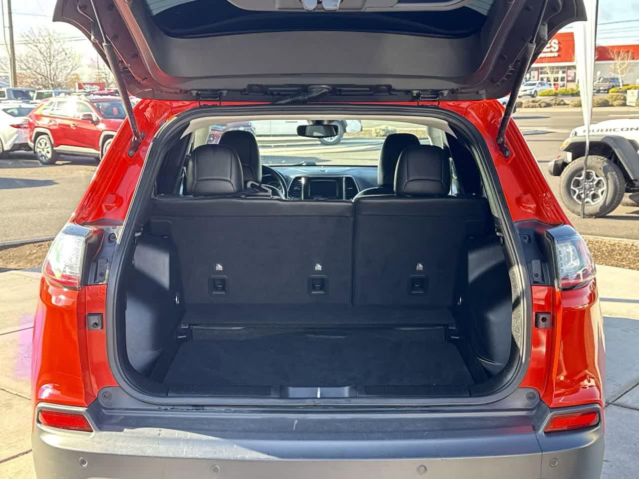 Thumbnail: 2021 Jeep Cherokee - 6