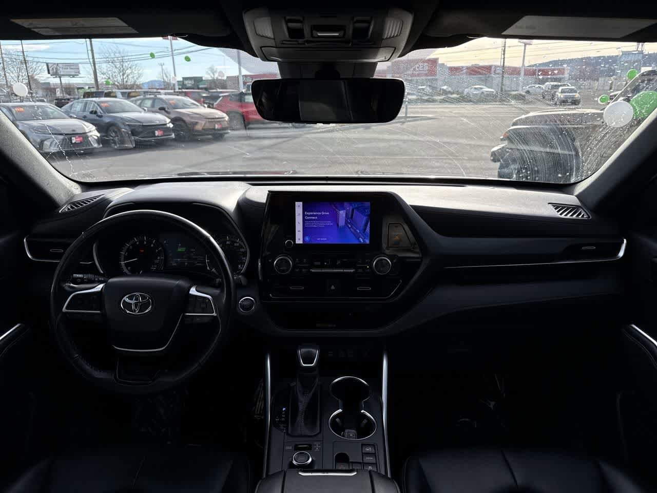 Thumbnail: 2023 Toyota Highlander - 16