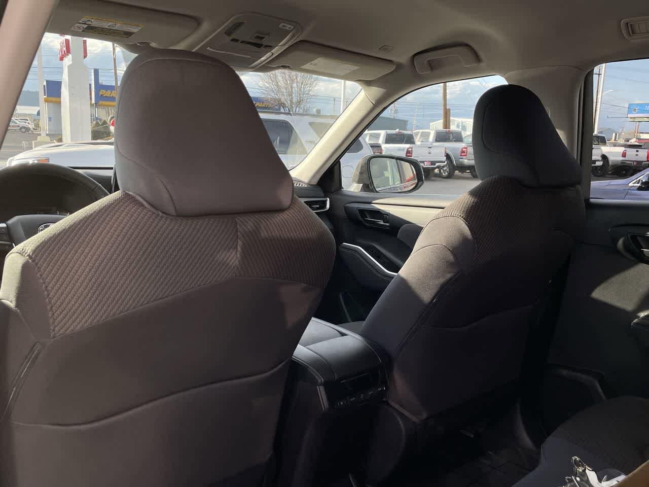 Thumbnail: 2023 Toyota Highlander - 16