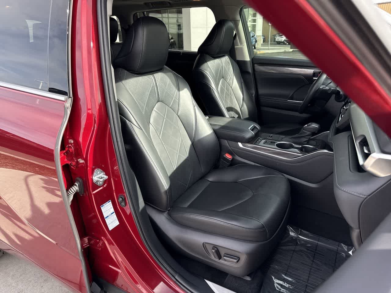 Thumbnail: 2022 Toyota Highlander - 15