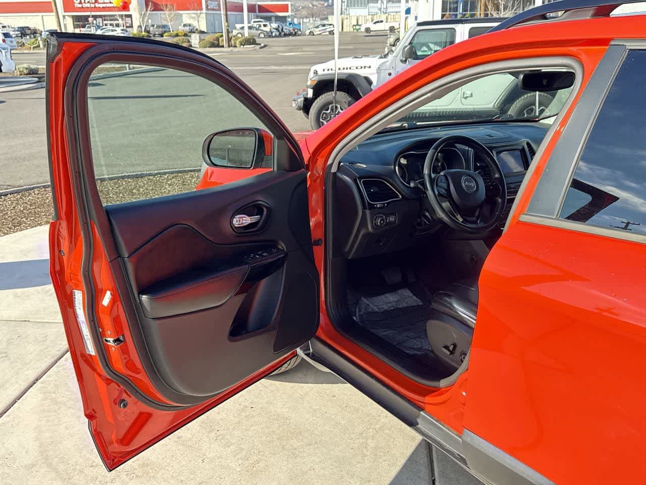 Thumbnail: 2021 Jeep Cherokee - 10