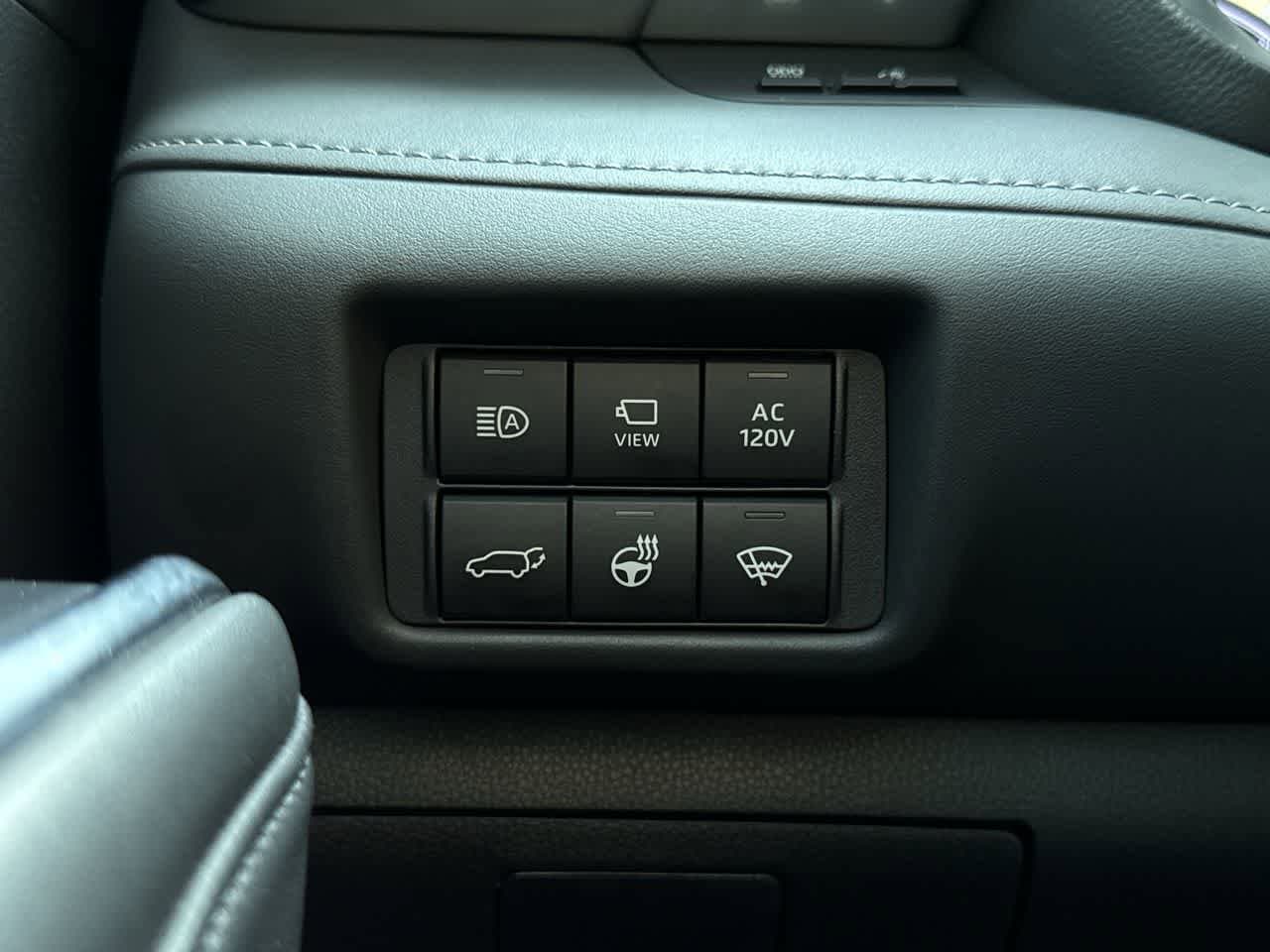 Thumbnail: 2022 Toyota Highlander - 22