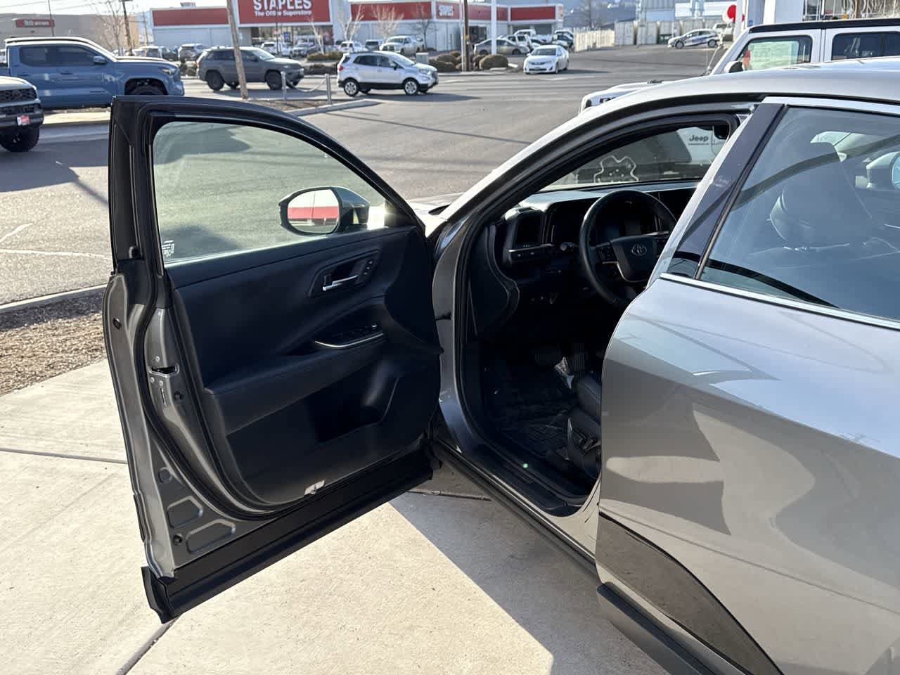 Thumbnail: 2023 Toyota Crown - 10