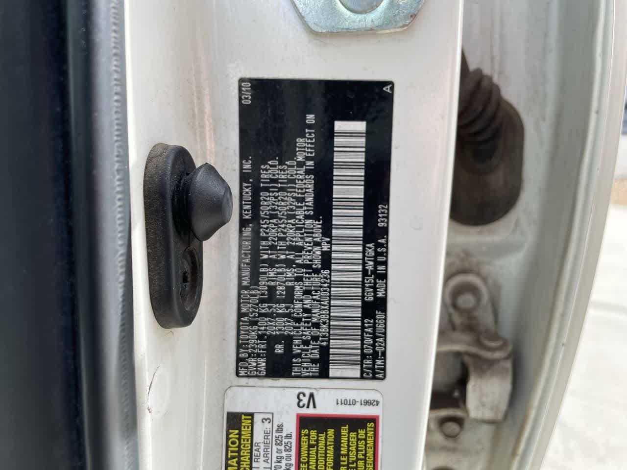 Thumbnail: 2010 Toyota Venza - 27