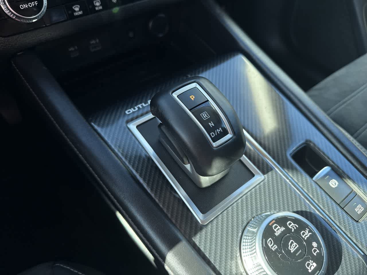 Thumbnail: 2022 Mitsubishi Outlander - 20