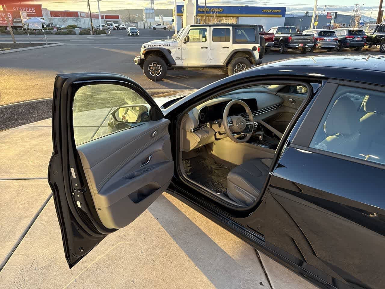 Thumbnail: 2023 Hyundai Elantra - 10