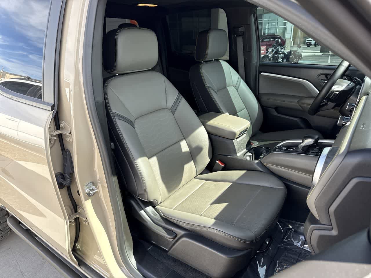 Thumbnail: 2024 Chevrolet Colorado - 13