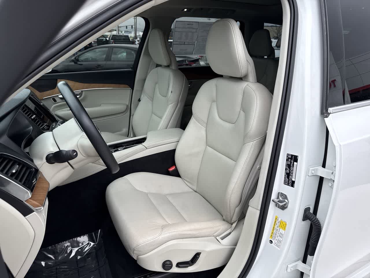 Thumbnail: 2022 Volvo XC90 - 11