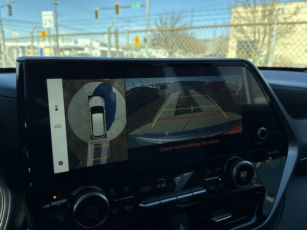 Thumbnail: 2024 Toyota Highlander - 20