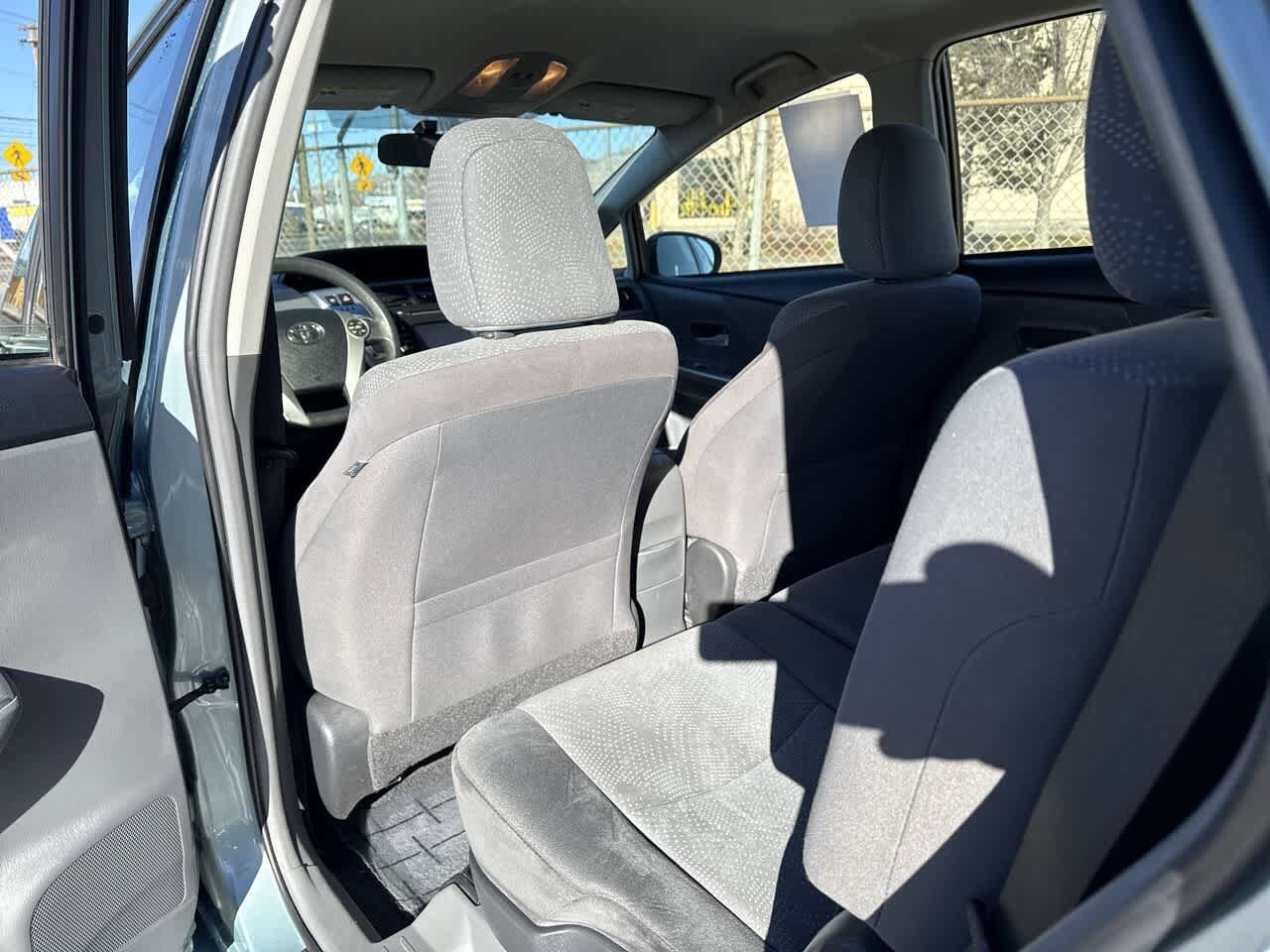 Thumbnail: 2013 Toyota Prius v - 13