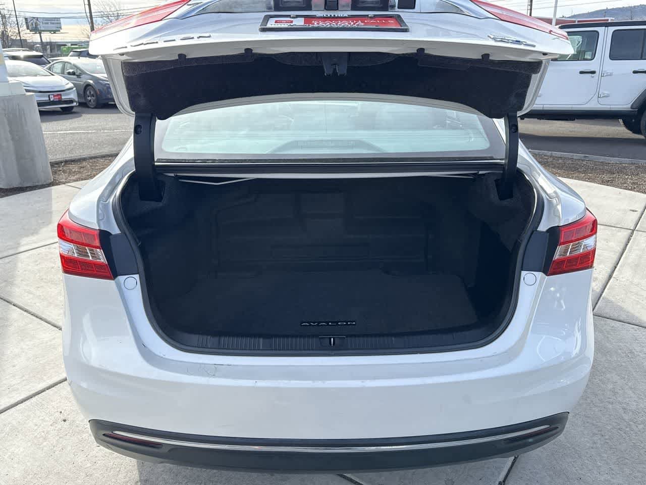 Thumbnail: 2015 Toyota Avalon - 6