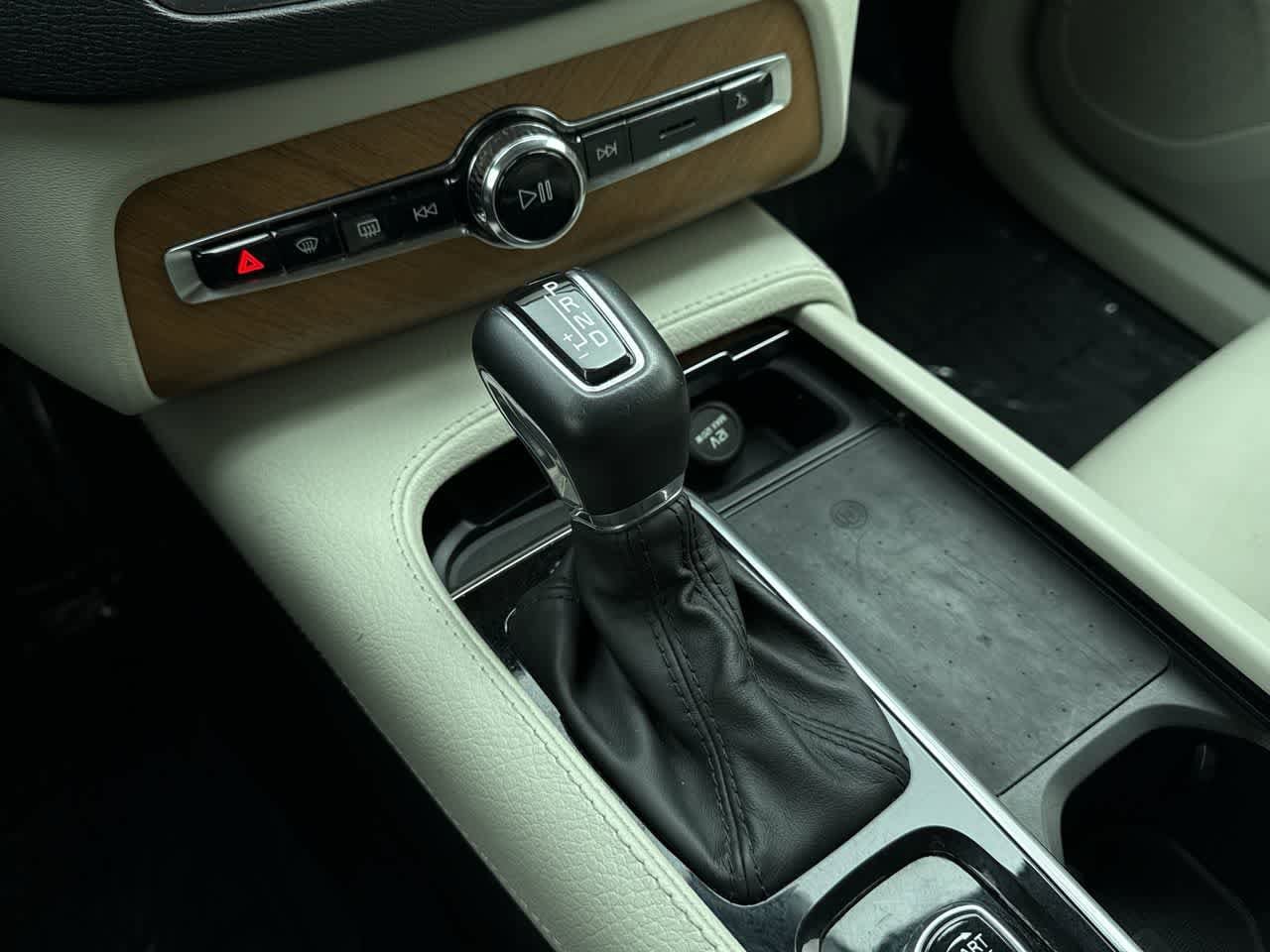 Thumbnail: 2022 Volvo XC90 - 21