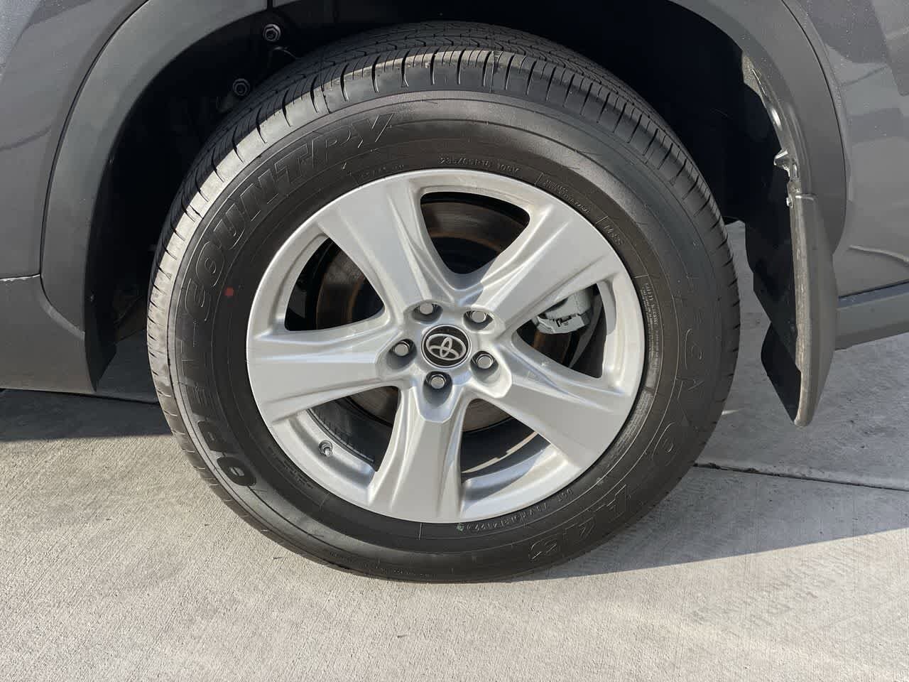 Thumbnail: 2023 Toyota Highlander - 8