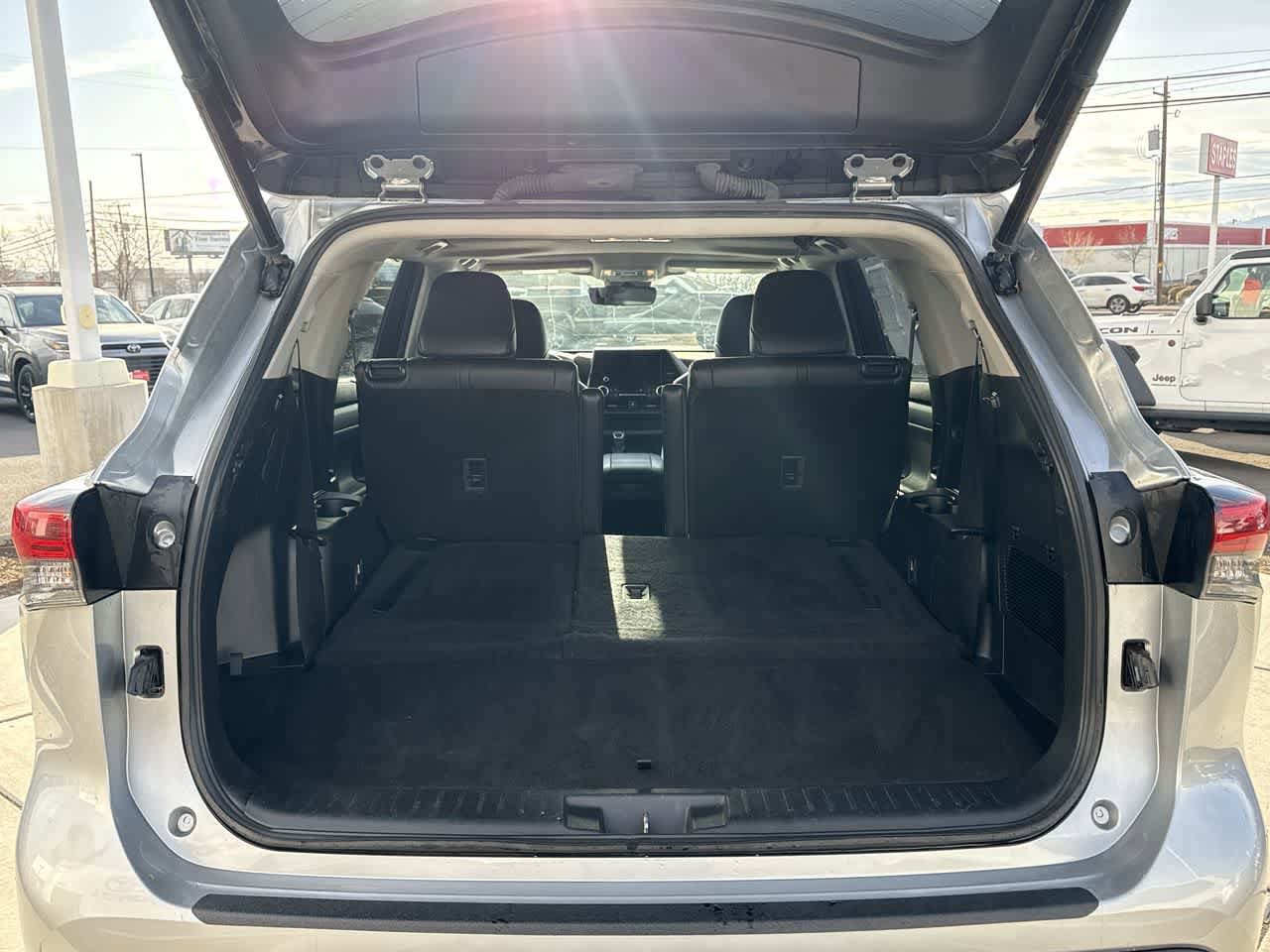 Thumbnail: 2023 Toyota Highlander - 6