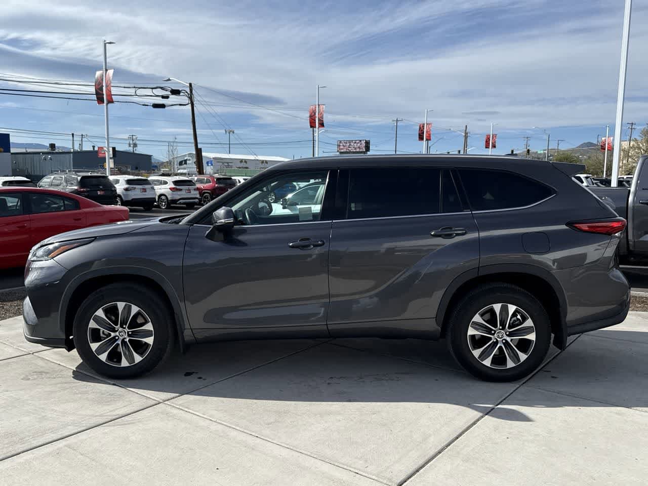 Thumbnail: 2021 Toyota Highlander - 2