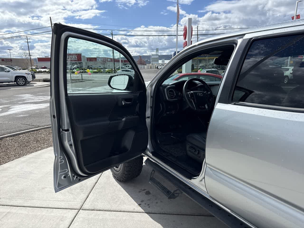 Thumbnail: 2022 Toyota Tacoma - 10