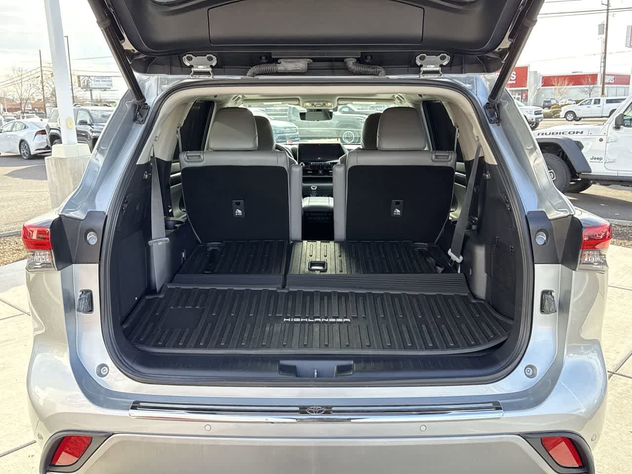 Thumbnail: 2021 Toyota Highlander - 6