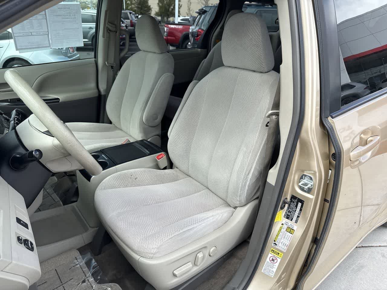 Thumbnail: 2012 Toyota Sienna - 11