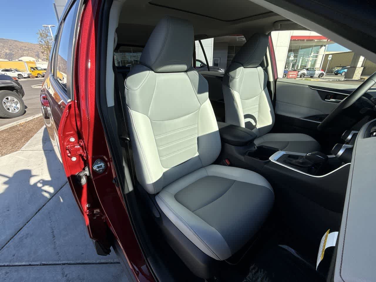 Thumbnail: 2025 Toyota RAV4 - 14