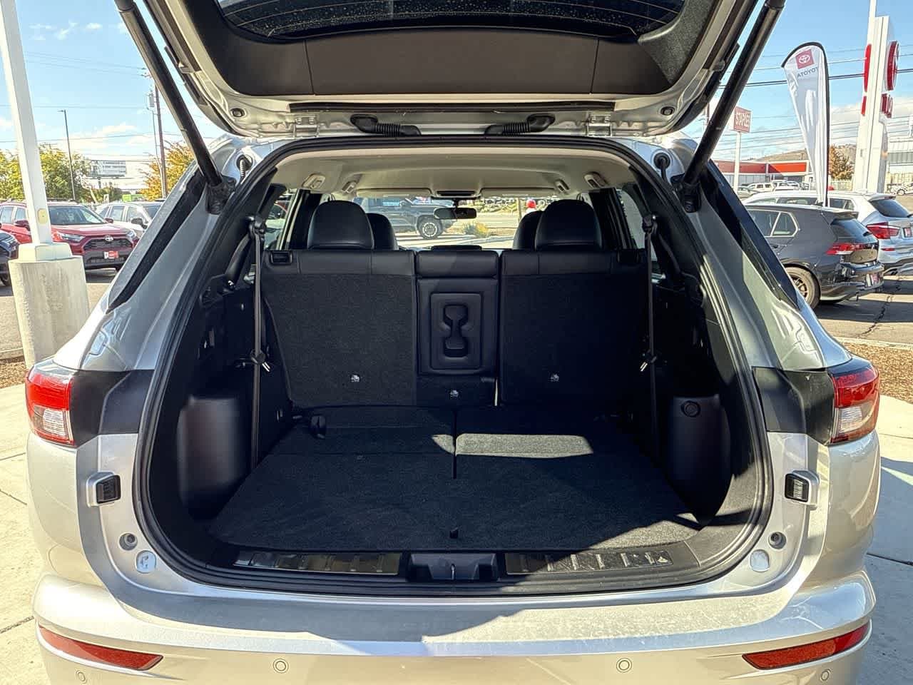 Thumbnail: 2022 Mitsubishi Outlander - 6