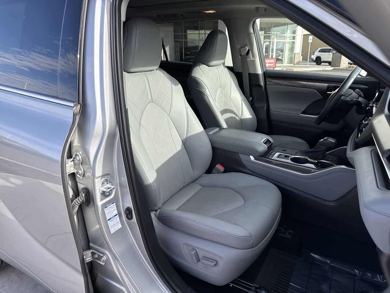 Thumbnail: 2021 Toyota Highlander - 15