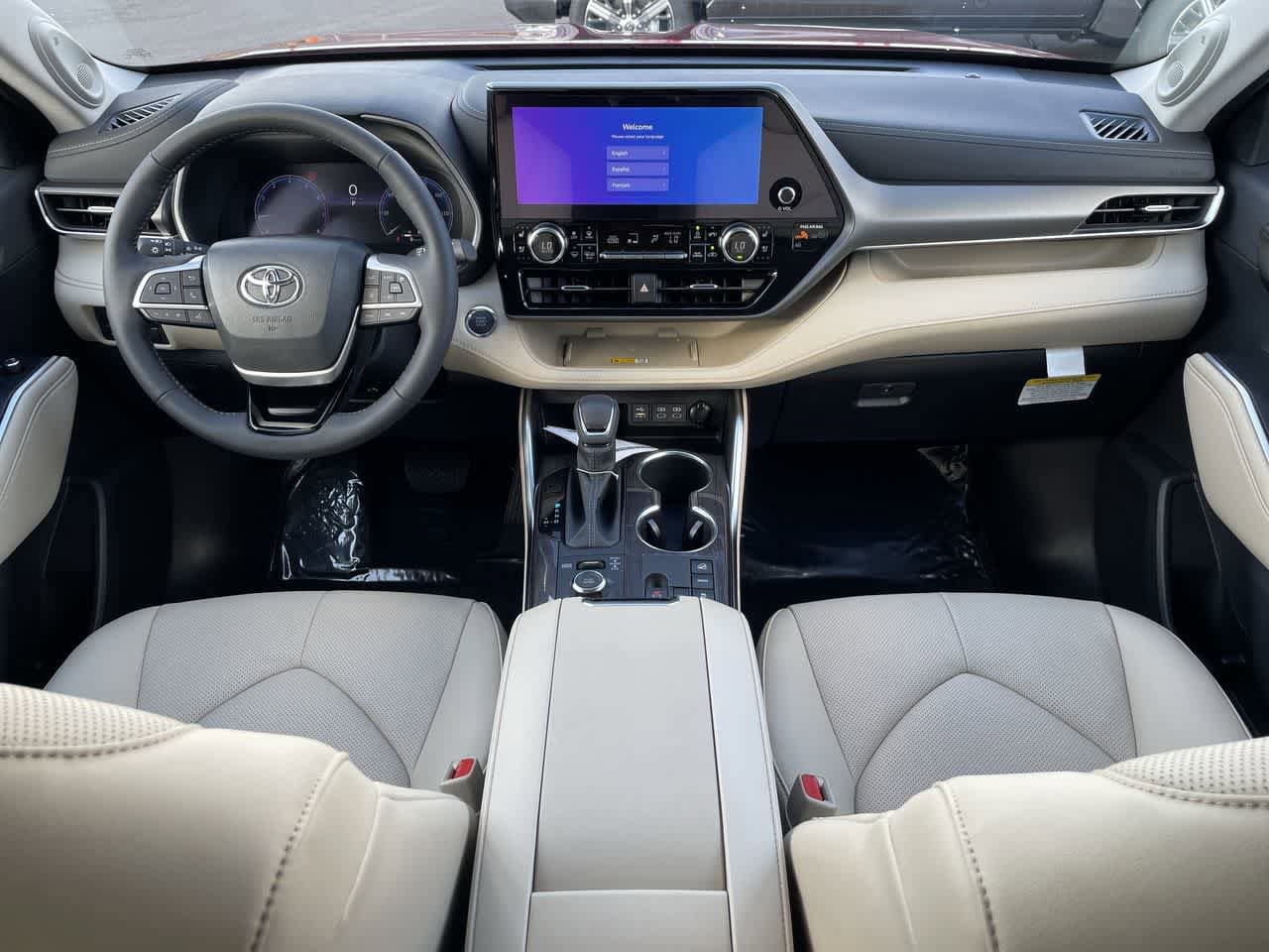 Thumbnail: 2023 Toyota Highlander - 17