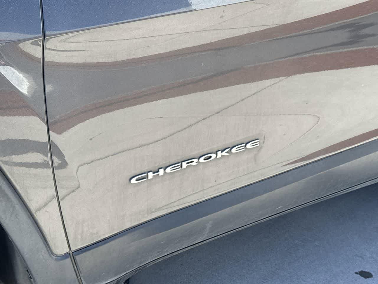 Thumbnail: 2019 Jeep Cherokee - 9