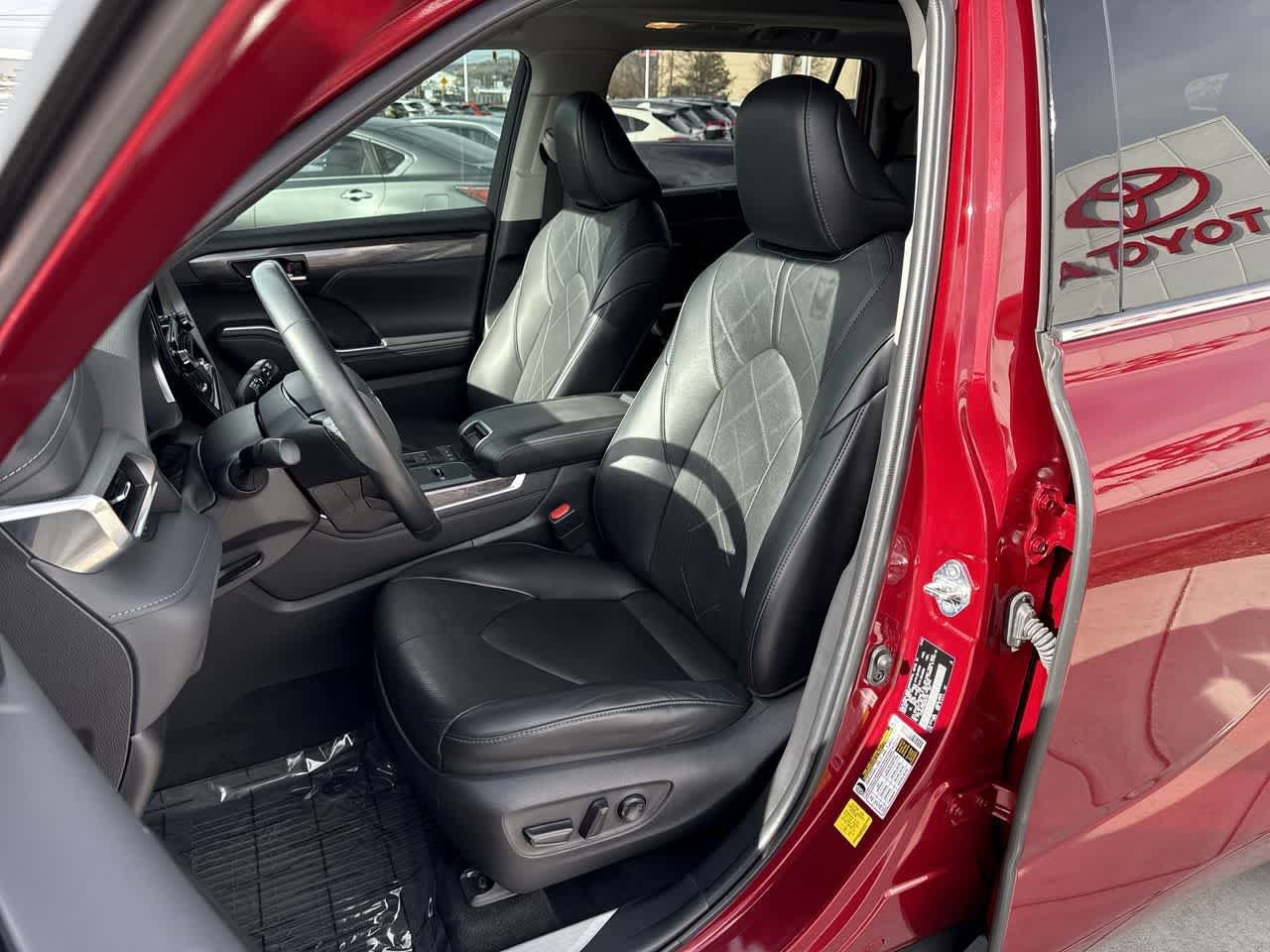 Thumbnail: 2022 Toyota Highlander - 11