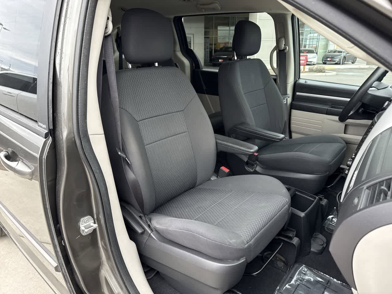 Thumbnail: 2010 Dodge Grand Caravan - 15